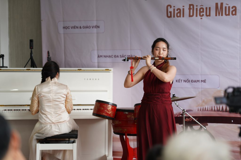 Piano trong phần biểu diễn học viên tại hoạt động của HG Music
