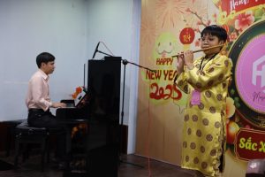 Học viên biểu diễn sáo trúc cùng piano tại Hành Trình Âm Nhạc lần 4 – Sắc Xuân