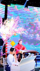 Piano và đàn dây truyền thống trên sân khấu Hành Trình Âm Nhạc lần 2 – Hoa Nắng